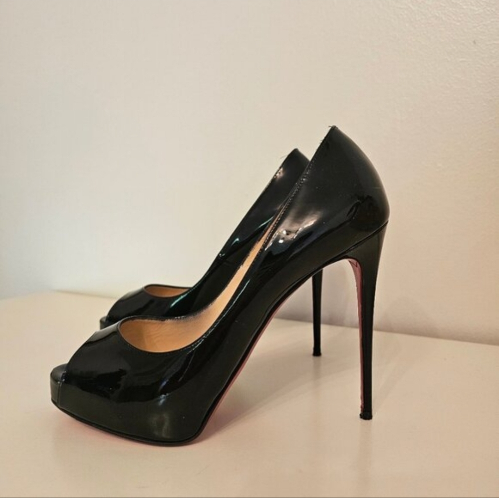 christian louboutin prive open toe patent leather heels Size 38 US 7